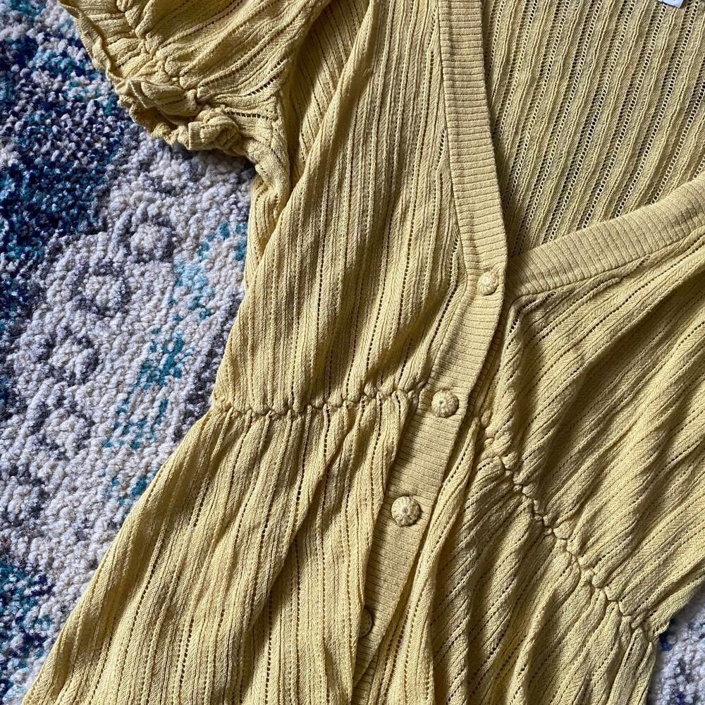 Y2K to the max size small Yellow and Gold Blouse - Picture 3 of 6